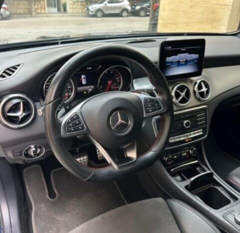 MERCEDES GLA180 SPORT EDITION 2018 DARK BLUE ON BLACK full