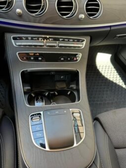 MERCEDES E200 4MATIC 2022 SILVER ON BLACK full