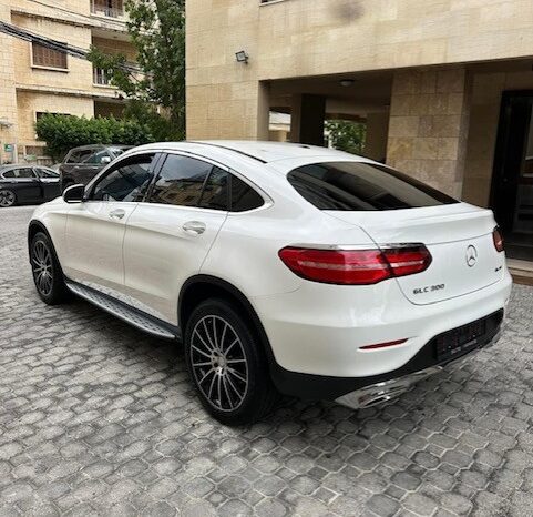 MERCEDES GLC300 COUPE 4MATIC 2017 WHITE ON BLACK full