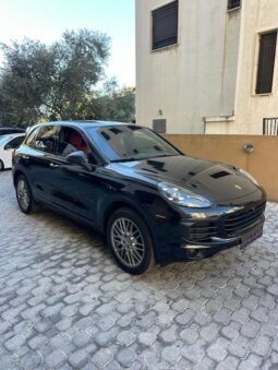 PORSCHE CAYENNE 2016 BLACK ON RED full