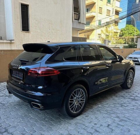 PORSCHE CAYENNE 2016 BLACK ON RED full