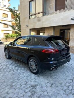 PORSCHE CAYENNE 2016 BLACK ON RED full