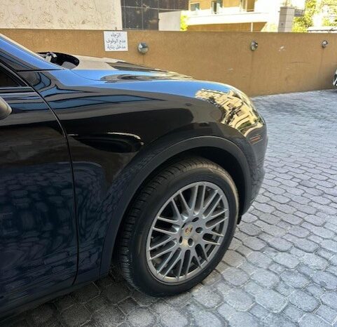 PORSCHE CAYENNE 2016 BLACK ON RED full