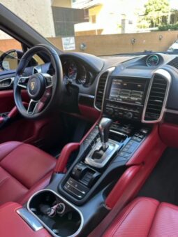 PORSCHE CAYENNE 2016 BLACK ON RED full