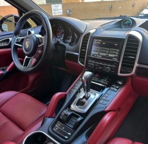 PORSCHE CAYENNE 2016 BLACK ON RED full