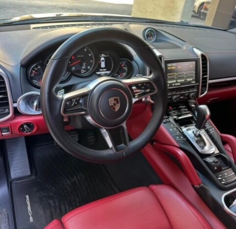 PORSCHE CAYENNE 2016 BLACK ON RED full