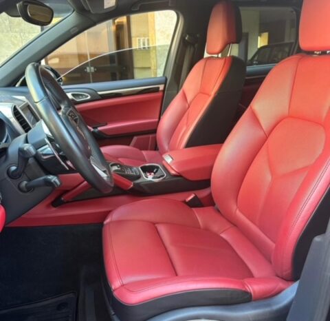 PORSCHE CAYENNE 2016 BLACK ON RED full