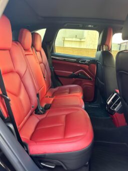 PORSCHE CAYENNE 2016 BLACK ON RED full