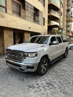 DODGE RAM 1500 LARAMIE HEMI 5.7L 2022 DOUBLE CREW CAB WHITE ON BLACK full