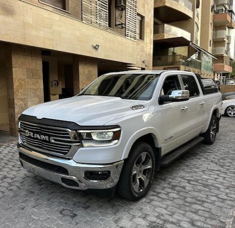 DODGE RAM 1500 LARAMIE HEMI 5.7L 2022 DOUBLE CREW CAB WHITE ON BLACK full