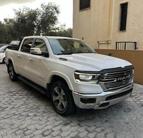 DODGE RAM 1500 LARAMIE HEMI 5.7L 2022 DOUBLE CREW CAB WHITE ON BLACK full