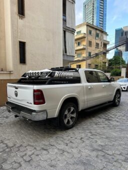 DODGE RAM 1500 LARAMIE HEMI 5.7L 2022 DOUBLE CREW CAB WHITE ON BLACK full