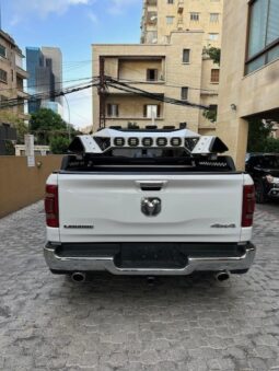 DODGE RAM 1500 LARAMIE HEMI 5.7L 2022 DOUBLE CREW CAB WHITE ON BLACK full