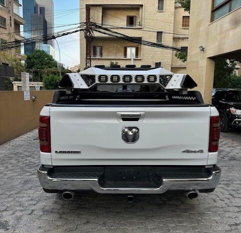 DODGE RAM 1500 LARAMIE HEMI 5.7L 2022 DOUBLE CREW CAB WHITE ON BLACK full