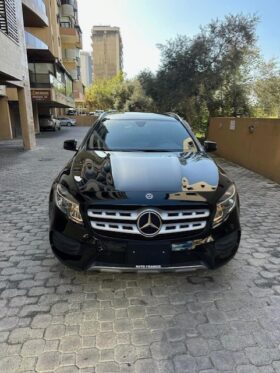 MERCEDES GLA250 AMG-LINE 4MATIC 2018 BLACK ON BLACK