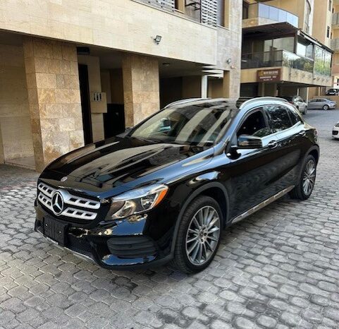 MERCEDES GLA250 AMG-LINE 4MATIC 2018 BLACK ON BLACK full