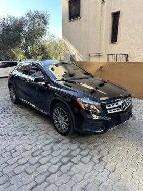 MERCEDES GLA250 AMG-LINE 4MATIC 2018 BLACK ON BLACK