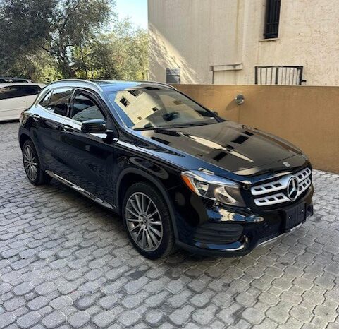 MERCEDES GLA250 AMG-LINE 4MATIC 2018 BLACK ON BLACK full