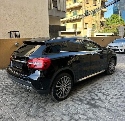 MERCEDES GLA250 AMG-LINE 4MATIC 2018 BLACK ON BLACK full