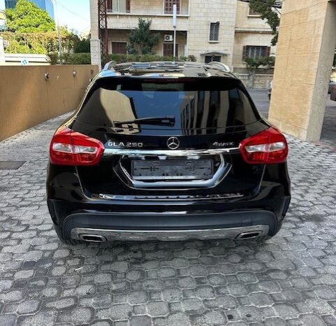 MERCEDES GLA250 AMG-LINE 4MATIC 2018 BLACK ON BLACK full