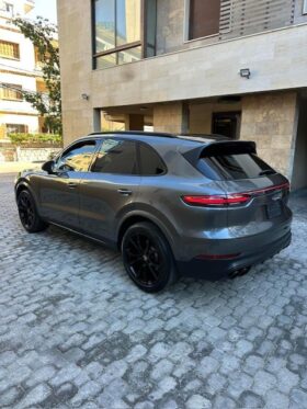 PORSCHE CAYENNE S 2019 GRAY ON BLACK