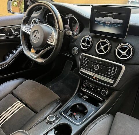 MERCEDES GLA250 EDITION 1 4MATIC 2018 WHITE ON BLACK full