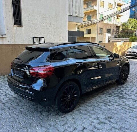 MERCEDES GLA250 4MATIC AMG-LINE NIGHT PACKAGE 2018 BLACK ON BLACK full