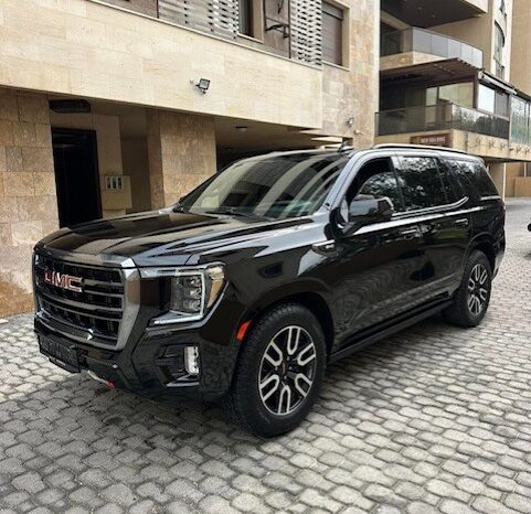 GMC YUKON AT4 6.2L 2022 BLACK ON BLACK full