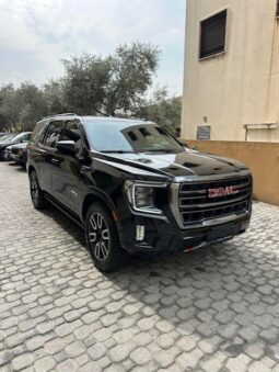 GMC YUKON AT4 6.2L 2022 BLACK ON BLACK full