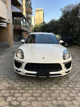 PORSCHE MACAN 2017 WHITE ON RED