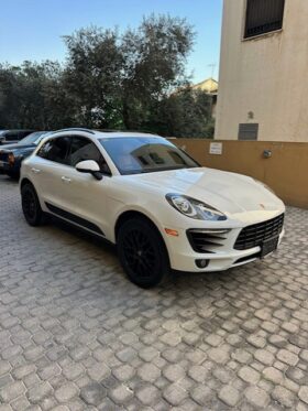 PORSCHE MACAN 2017 WHITE ON RED