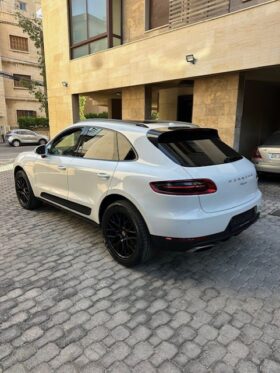 PORSCHE MACAN 2017 WHITE ON RED
