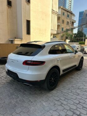 PORSCHE MACAN 2017 WHITE ON RED