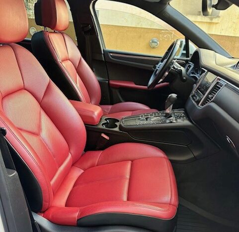PORSCHE MACAN 2017 WHITE ON RED full