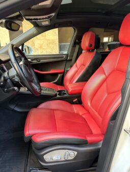 PORSCHE MACAN 2017 WHITE ON RED full
