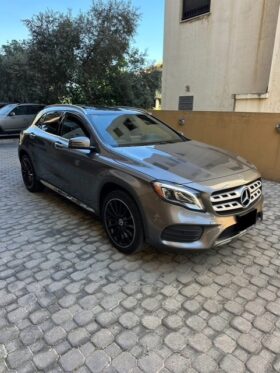 MERCEDES GLA 250 AMG-LINE 4MATIC 2018 GRAY ON BLACK