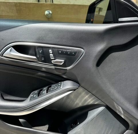 MERCEDES CLA 250 AMG-LINE 4MATIC 2018 BLACK ON BLACK full