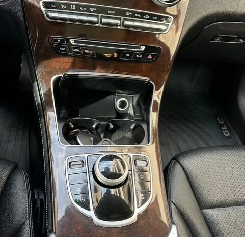 MERCEDES GLC 300 4MATIC 2017 BLACK ON BLACK full