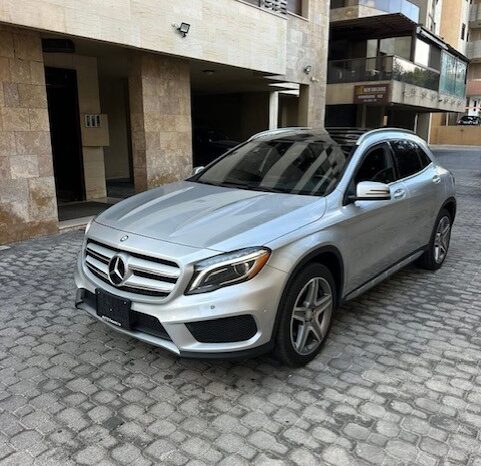 MERCEDES GLA 250 AMG-LINE 4MATIC 2017 SILVER ON BLACK full