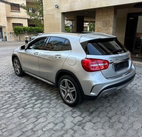MERCEDES GLA 250 AMG-LINE 4MATIC 2017 SILVER ON BLACK full