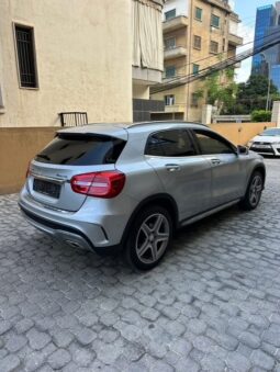 MERCEDES GLA 250 AMG-LINE 4MATIC 2017 SILVER ON BLACK full