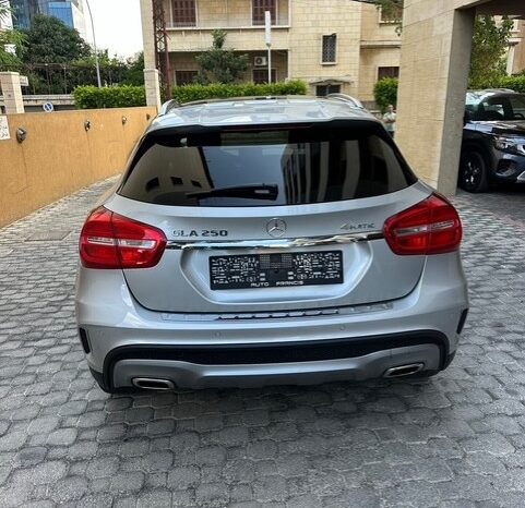 MERCEDES GLA 250 AMG-LINE 4MATIC 2017 SILVER ON BLACK full