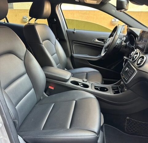 MERCEDES GLA 250 AMG-LINE 4MATIC 2017 SILVER ON BLACK full