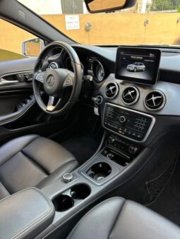 MERCEDES GLA 250 AMG-LINE 4MATIC 2017 SILVER ON BLACK full