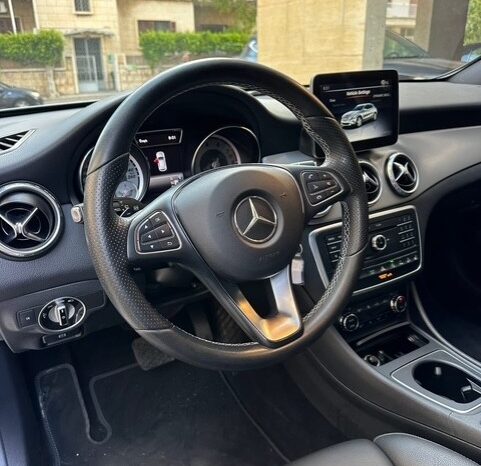 MERCEDES GLA 250 AMG-LINE 4MATIC 2017 SILVER ON BLACK full