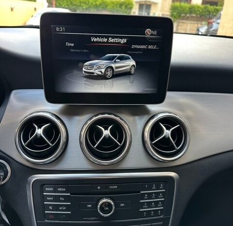 MERCEDES GLA 250 AMG-LINE 4MATIC 2017 SILVER ON BLACK full
