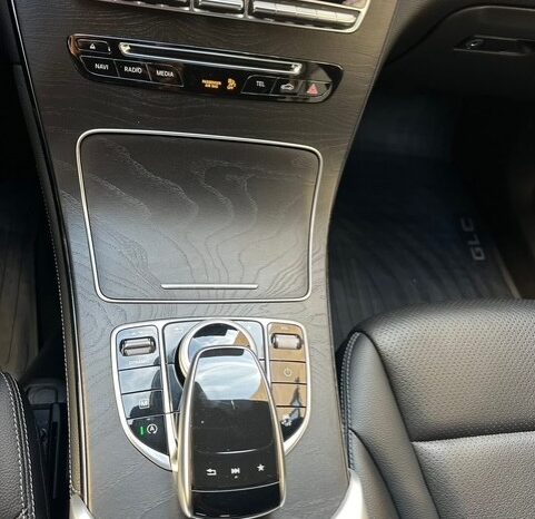 MERCEDES GLC 300 AMG-LINE 4MATIC 2017 GRAY ON BLACK full