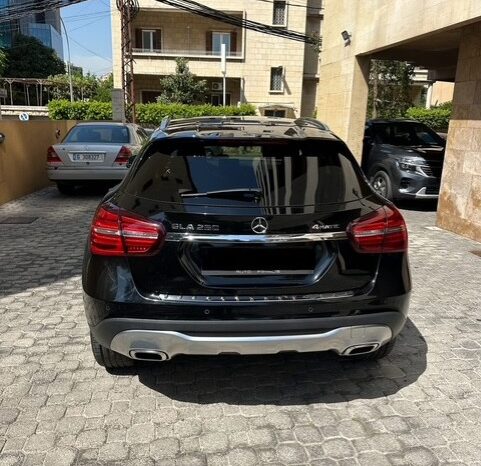 MERCEDES GLA250 4MATIC 2018 BLACK ON BLACK full