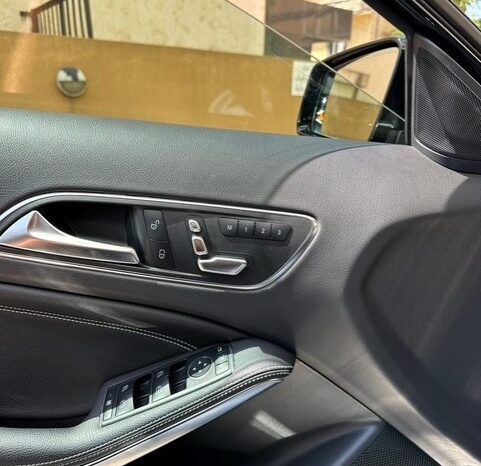 MERCEDES GLA250 4MATIC 2018 BLACK ON BLACK full