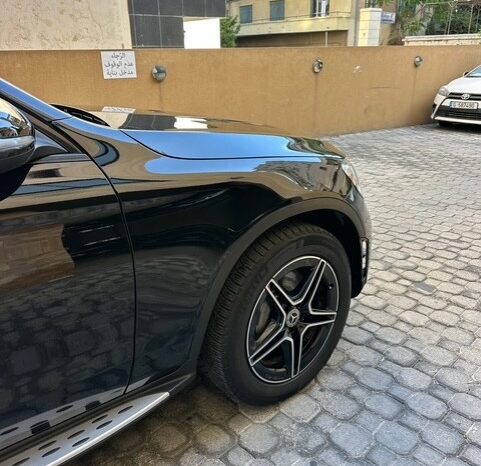 MERCEDES GLC 300 AMG-LINE NP 4MATIC 2020 BLACK ON BLACK full
